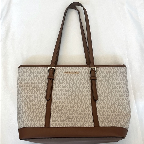 Michael Kors Handbags - Michael Kors signature Jet set Tote